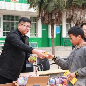 企业公益捐赠助力乡村教育振兴