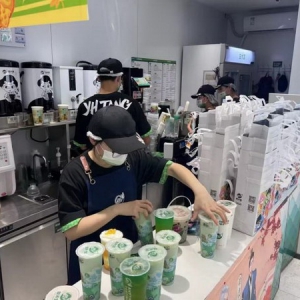 秋一杯引爆茶饮热潮，益禾堂爆品销量破亿