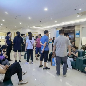 暑期近视手术高峰来临 高考生如何科学选择