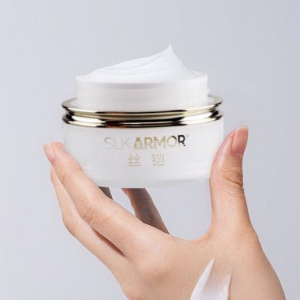 空调房皮肤保湿：避免干燥关键指南