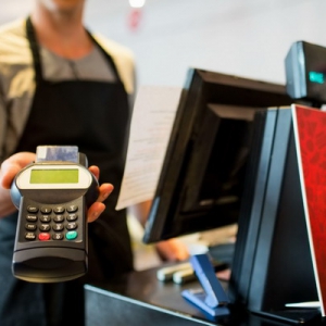 “智慧风控”保驾护航，招行信用卡年报不良率持平