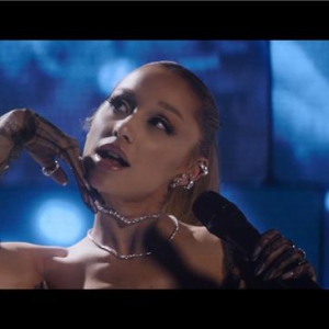 Ariana Grande合作施华洛世奇推出音乐短片展现情感沉思