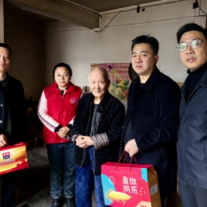 雷锋纪念日志愿者慰问孤寡老人 践行金融机构社会责任