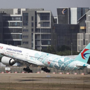 东航推出世界首个空中博物馆彩绘机 带领旅客云端体验青铜器艺术之旅