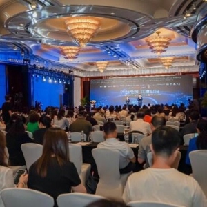 AI时代企业出海战略高峰论坛举办 探讨数字化转型与可持续发展路径