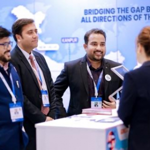 2025全球物流企业峰会迪拜启幕 聚焦数字创新与安全链接