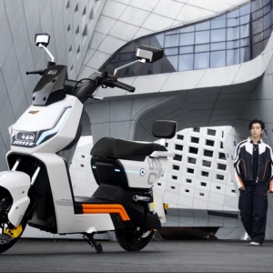 两轮电动车郊游出行新选择，都市户外骑行完美兼顾