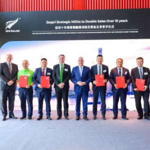 新西兰佳沛随总理访华 签署中国市场十年翻番战略合作