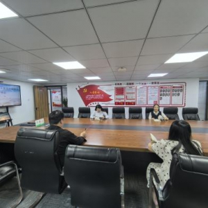 书香浸润初心：连江支公司开展团员青年读书会活动