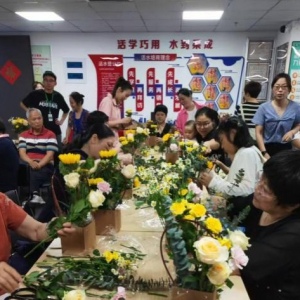 以花为媒传递温情 母亲节插花活动回馈客户心意