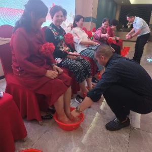 “以爱为名 致敬母亲” —— 中国人寿寿险福州分公司第二营销服务部开展母亲节活动