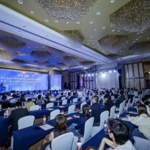 箭牌瓷砖蝉联十大品牌奖项 差异化战略引领行业发展