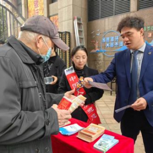 中国人寿寿险长乐支公司开展 “保障金融权益，助力美好生活” 进社区宣传活动