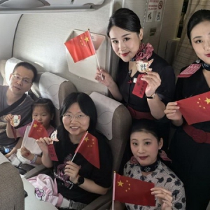 万米高空国庆主题航班活动传递家国情怀
