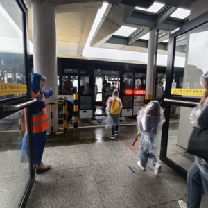 台风强降雨影响航班调整，东航多举措保障旅客安全