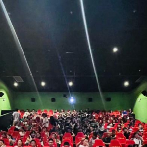 闽侯支公司开展爱国主义教育观影活动：铭记历史 砥砺使命